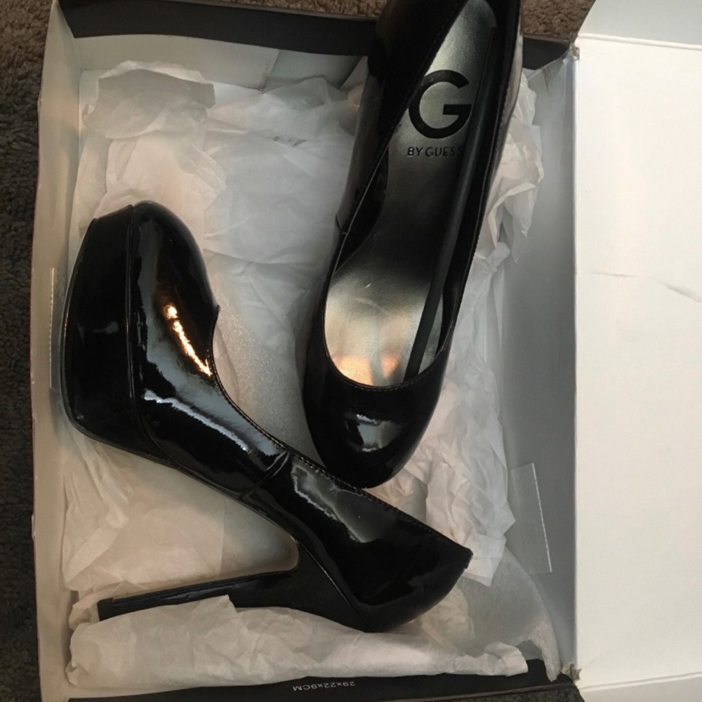 G BY GUESS Shoes, VIANAA-F Black, 3 in and Up, Patent Leather, Size: 6.5
